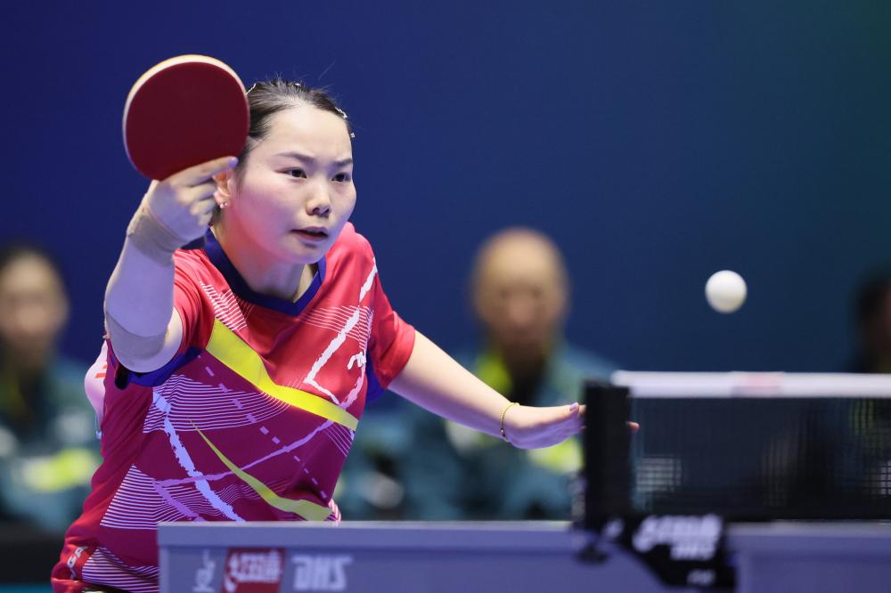 滑手扮关公成都街头玩滑板